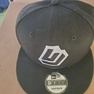 Jazz Gaming 9fifty Snapback New Era black/white hat. One size fits most. GUC.